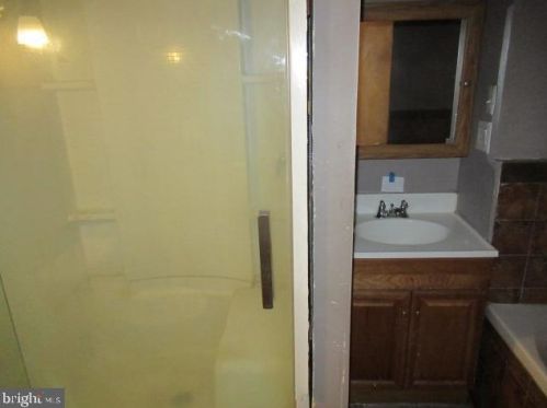 124 Edith Ave, West Deptford NJ 08096-3521 exterior