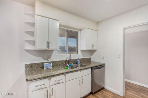 2248 Chipman Rd, Phoenix AZ 85040-2472 exterior