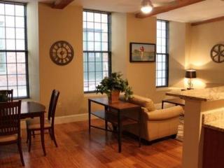 53 Hermon St, Worcester, MA 01610-1539