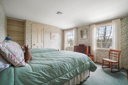 414 Westfield St, Dedham MA 02026-5626 exterior