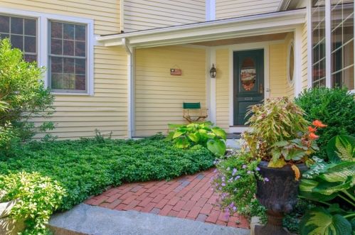 10 Summer St, Hingham MA 02043-2219 exterior