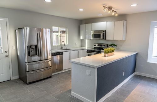 3018 Blackhawk Dr, Phoenix AZ  85050-4706 exterior