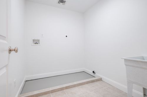 137 Wall St, East Bridgewater MA 02324-1519 exterior