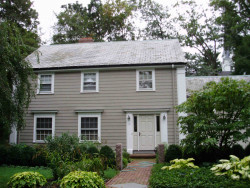 11 Graydale Cir, Newton, MA 02466-2307