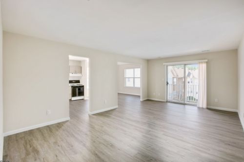 16 Joseph Dr, East Hanover, NJ 07936-3579