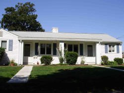 129 Farwell St, Newton, MA 02460-1068