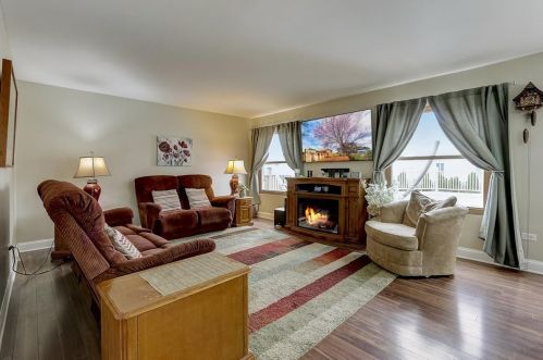 161 Palmer Dr, Lemont, IL 60490-6506