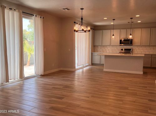 3720 Earll Dr, Phoenix AZ  85018-7046 exterior