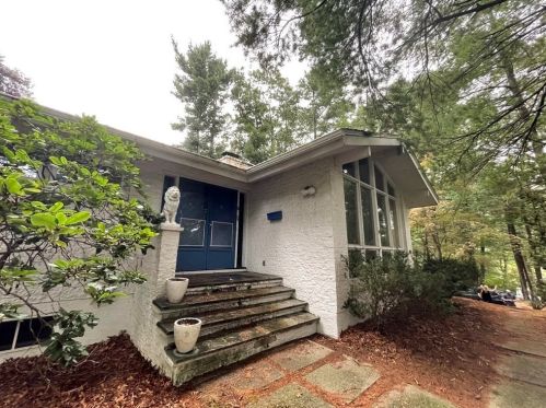 8 Timberhill Ln, Lynnfield, MA 01940-2236