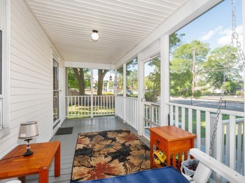 1174 Mammoth Rd, Dracut MA  01826-3147 exterior