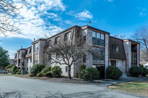 1 Greenbriar Dr, North Reading MA  01864-3145 exterior