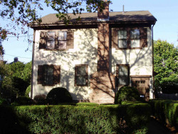 58 Maplewood Ave, Newton, MA 02459-2526