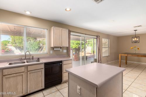 1102 Behrend Dr, Phoenix AZ 85050-3992 exterior