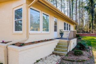 672 Merrimont Cir, Birmingham, AL 35213-2018