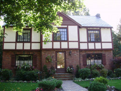 51 Gralynn Rd, Newton, MA 02459-1342