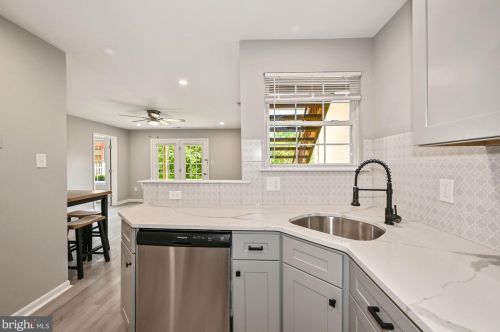 1162 Tristram Cir, West Deptford NJ  08051-2239 exterior