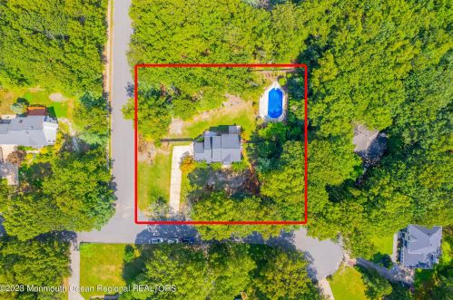 20 Bittersweet Dr, Jackson Twp NJ 08527-4922 exterior