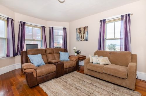 18 Mott St, New Bedford MA 02744-2307 exterior