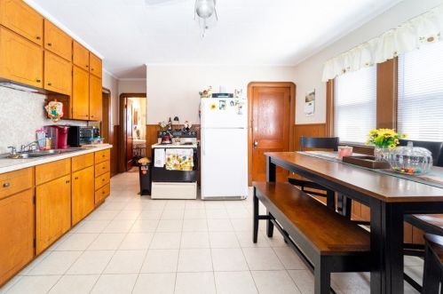 38 Granite St, Taunton MA 02780-3019 exterior