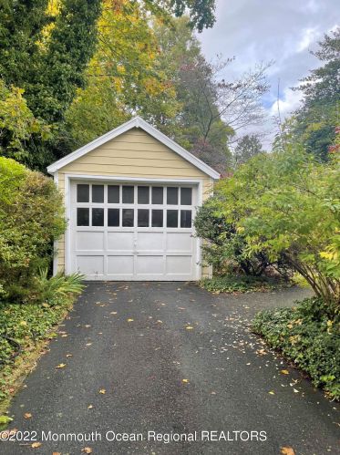 41 Parker Ave, Little Silver, NJ 07739-1534