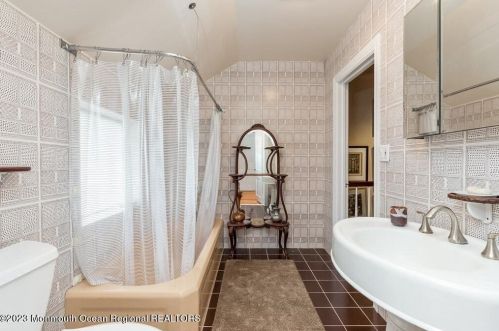 459 Sycamore Ave, Tinton Falls NJ 07724-3207 exterior