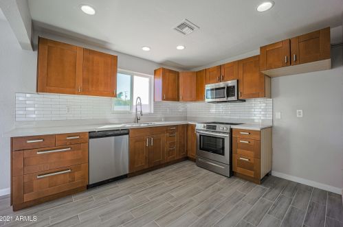 501 El Camino Dr, Phoenix AZ 85051-4627 exterior