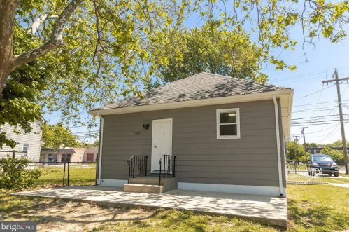 449 Broad St, West Deptford NJ 08096-1055 exterior