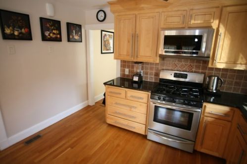 18 John St, Newton, MA 02459-2305