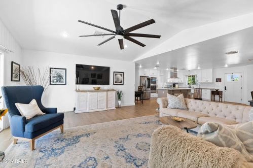 5201 34th St, Phoenix AZ  85018-1440 exterior