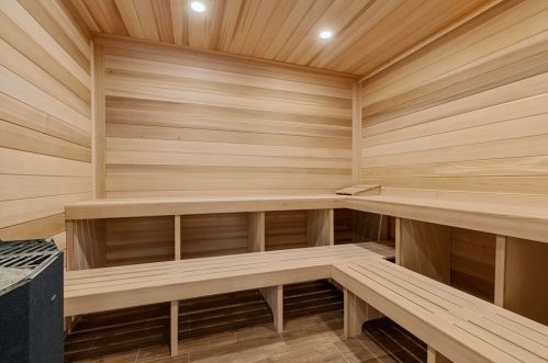 558 Fox Hill Rd, Chatham MA 02633-1412 exterior