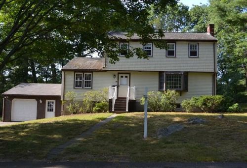 19 Windsor Dr, Hingham MA  02043-1040 exterior