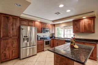 3741 Becker Ln, Phoenix, AZ 85029-4018