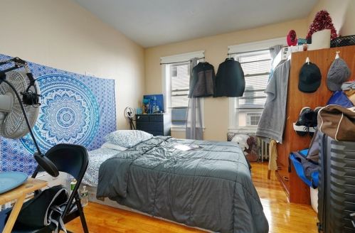 488 Park Ave, Worcester MA 01610-1223 exterior