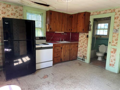 198 Sisson Rd, Harwich, MA 02645-2617