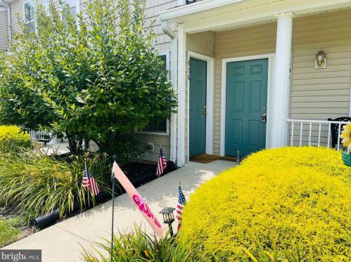 806 Sunflower Way, West Deptford NJ  08051-2281 exterior