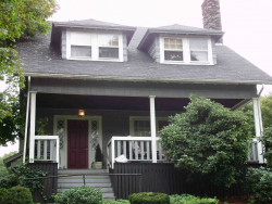 898 Chestnut St, Newton, MA 02468-2320