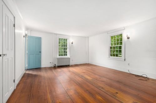 2 Brookshire Rd, Worcester MA 01609-1251 exterior