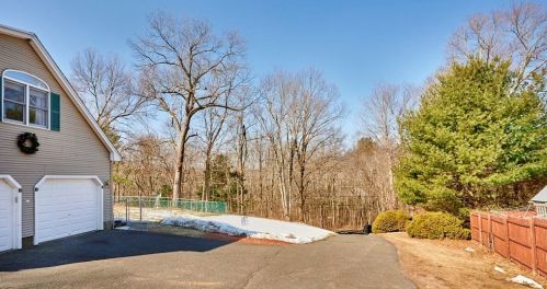 1685 Mountain Rd, Montgomery MA 01085-1480 exterior