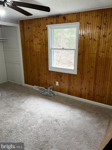 1066 Sand Mine Rd, Berkeley Springs WV  25411-4555 exterior