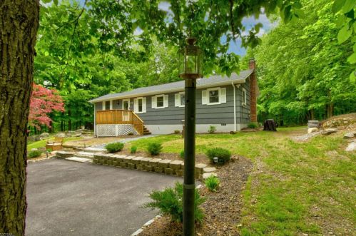 12 Evergreen Rd, Wantage NJ  07461-4700 exterior