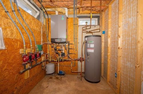 2 Trevor Ln, Worcester MA  01605-1081 exterior