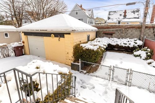 7 Bellingham Ave, Everett MA 02149-1218 exterior