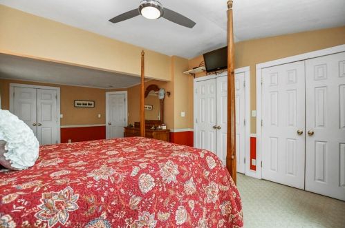 50 Pleasant St, Whitman MA 02382-2118 exterior