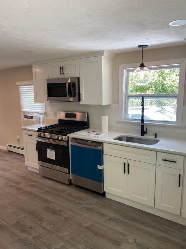 5 2 St, Dracut MA 01826-1002 exterior