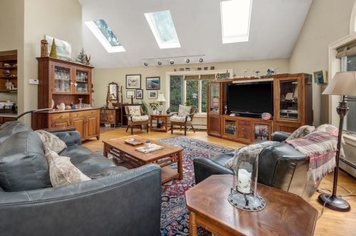 121 Warren Ave, Plymouth MA 02360-2427 exterior