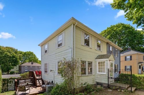 53 Gardner St, Arlington, MA 02474-3827