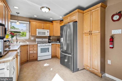 236 Mantua Blvd, West Deptford NJ 08051-1038 exterior