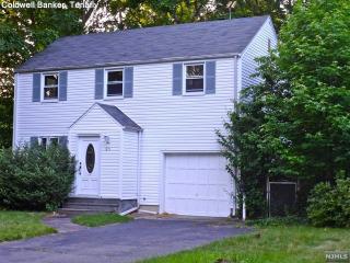 21 Sunset Ter, Tenafly NJ  07670-1456 exterior