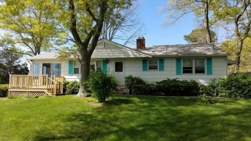 94 Highland Shores Dr, Wareham, MA 02571-1351
