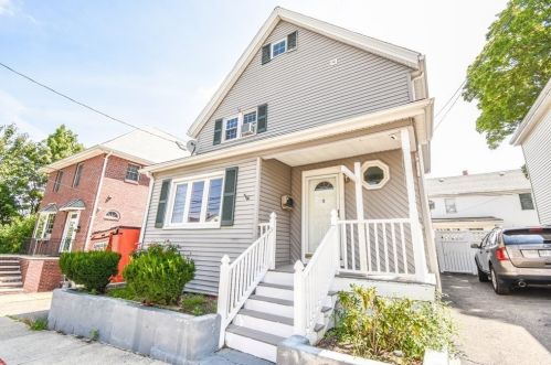 11 Elwood St, Everett, MA 02149-3104